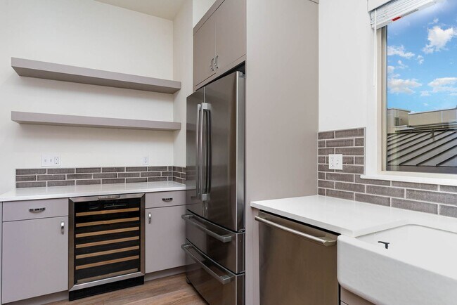 Building Photo - 3Bd/2.5Ba Seattle Home