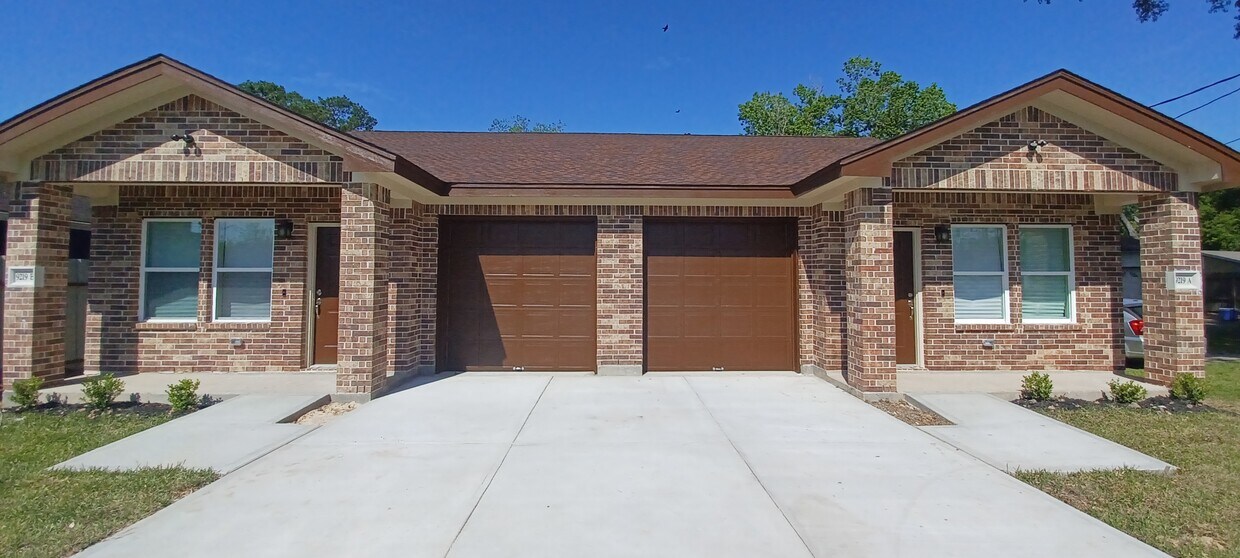 9219 Bertwood St, Houston, TX 77016 Townhome Rentals in Houston TX