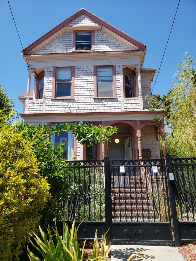 Building Photo - 1915 Haste St