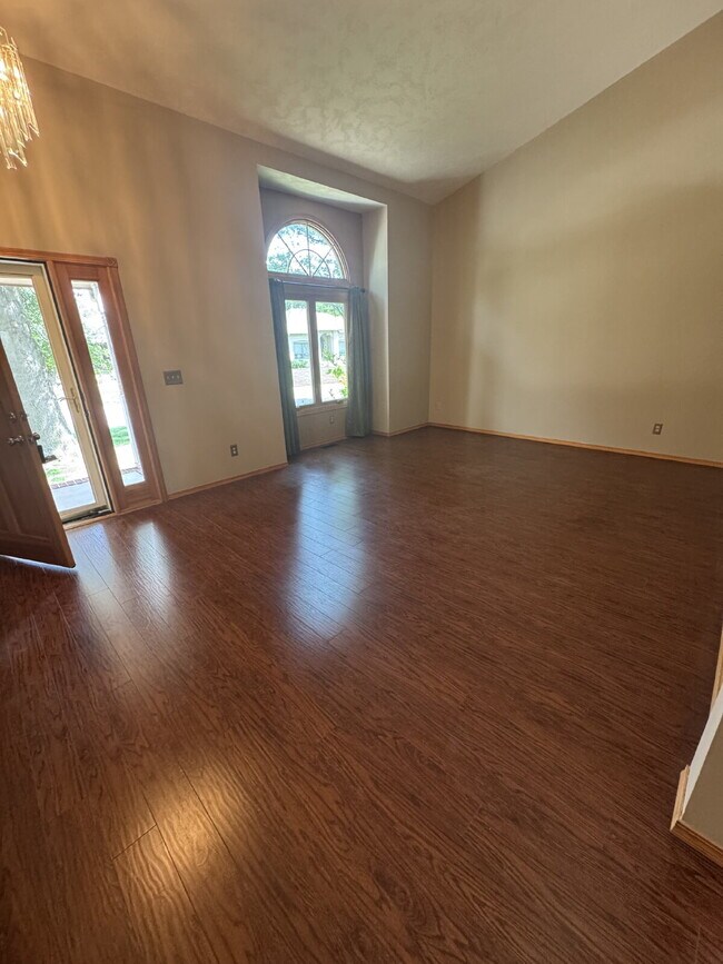 Building Photo - "Spacious 4-Bedroom Sanctuary with 3 Full Baths on Country View Drive, Derby - 3189 Sq Ft of Comf...