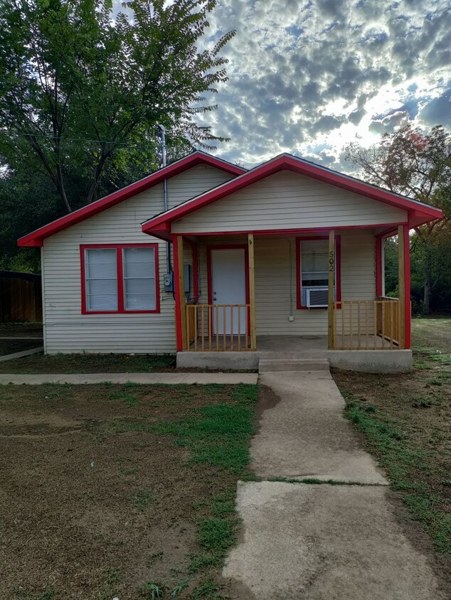 Primary Photo - 2 br 1 bath