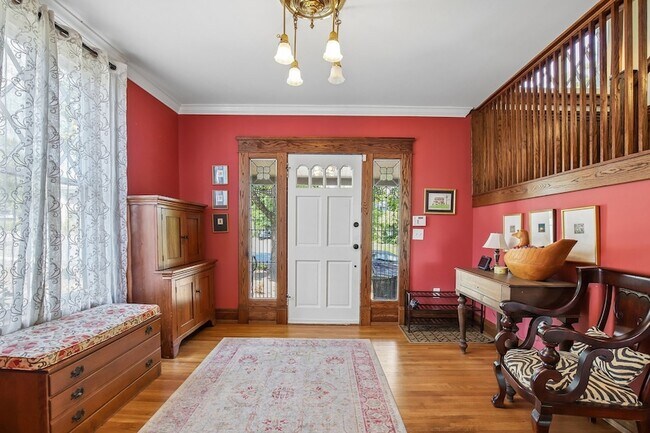 Foto del edificio - 1715 Cedar Ln