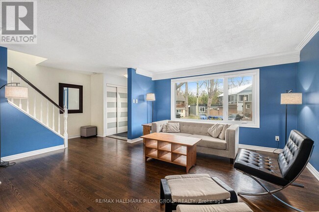 Building Photo - 54 Scrivens St