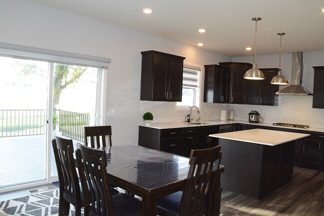 Foto del edificio - 1566 Edgebrook Ln