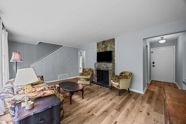 Building Photo - Build Equity While Leasing - Lease to Own