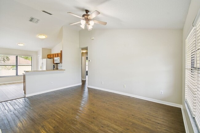 Foto del edificio - Charming 3-bedroom + 2-Bathroom Home in th...