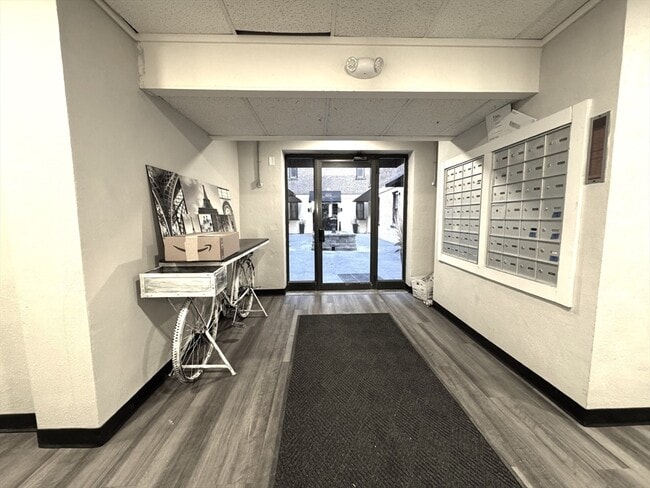 Building Photo - 8 Langmaid Ave
