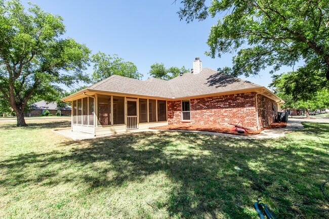 Foto del edificio - 9000 Hickory Hill Dr