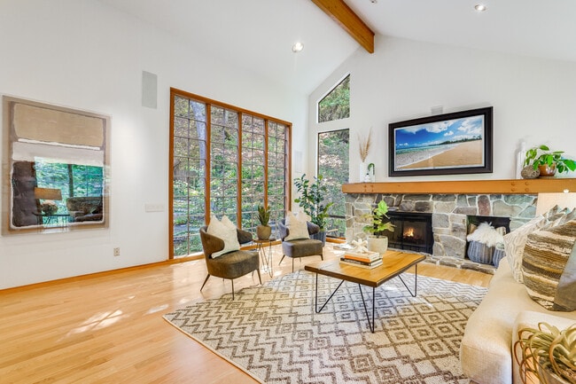 Foto del edificio - 1 Rimrock Rd