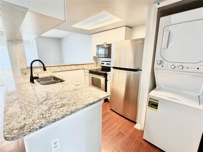 Foto del edificio - 150 Coco Plum Dr