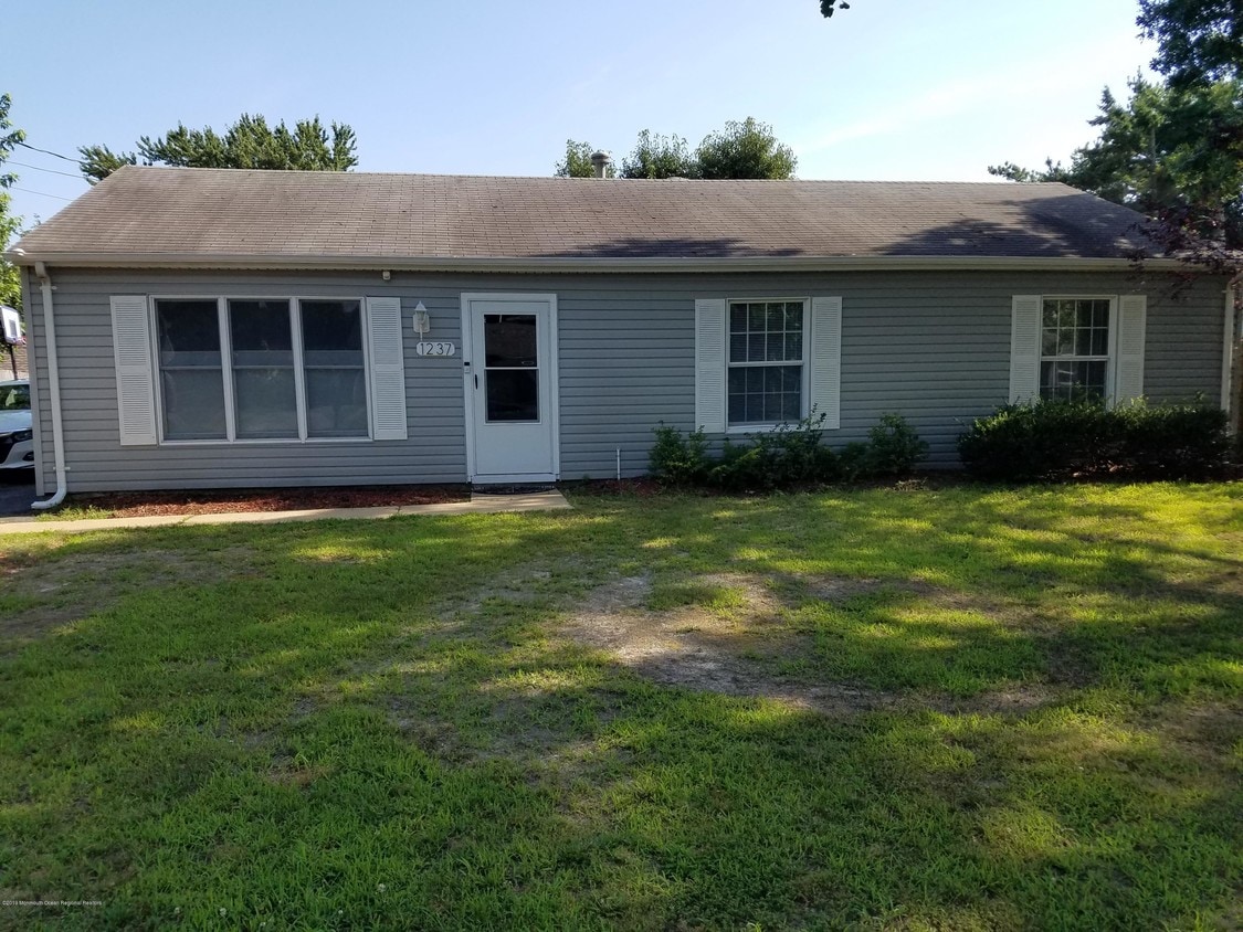 Primary Photo - 1237 Condor St