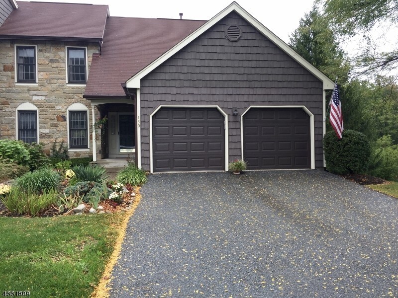 Primary Photo - 180 Goldfinch Ct