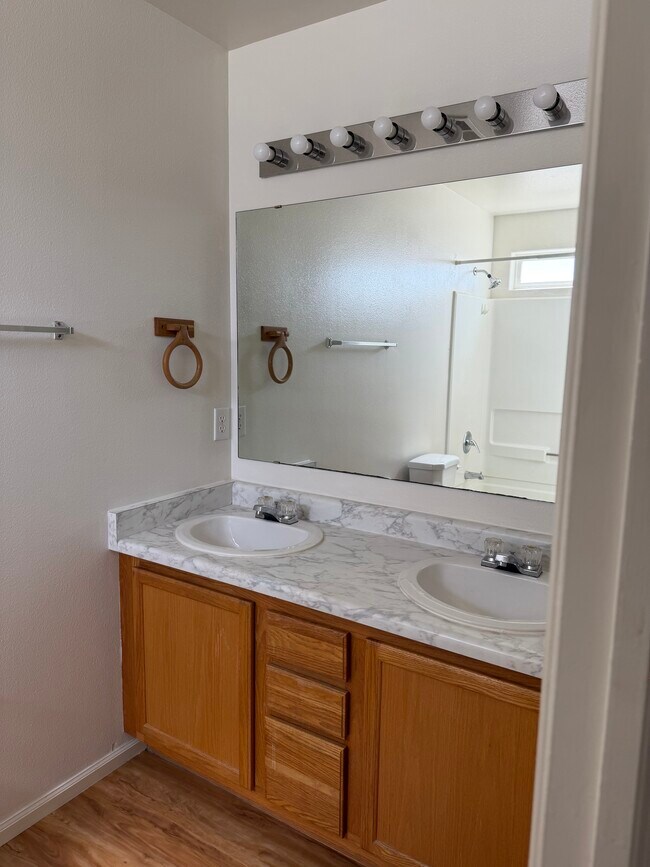 Baño principal - 3178 D 1/2 Rd