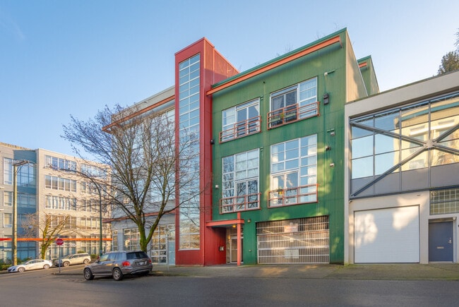 Building Photo - 272 E 4th Ave
