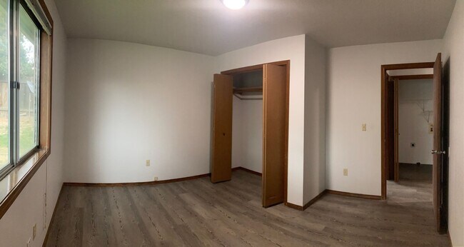Foto del edificio - Duplex In Quiet Neighborhood