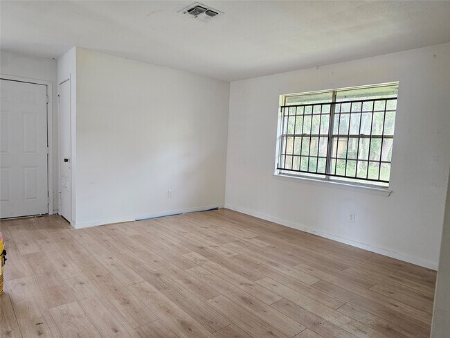Foto del edificio - 11023 Linvale Dr