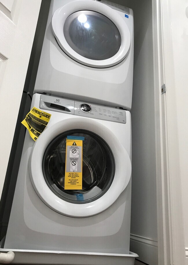 Building Photo - 1608 18th St SE