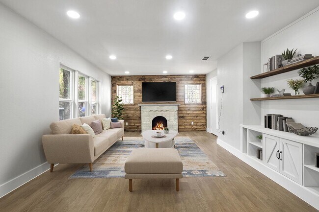 Building Photo - Stunning North Oak Cliff home with shaded ...