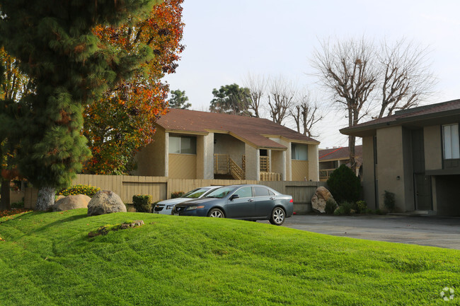 Foto del edificio - The Courtyard