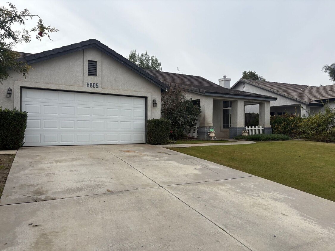 Primary Photo - Available now! 4-Bedroom Home with Pool & Waterfall in Southwest Bakersfield
