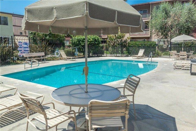 2da Piscina - 12200 Montecito Rd