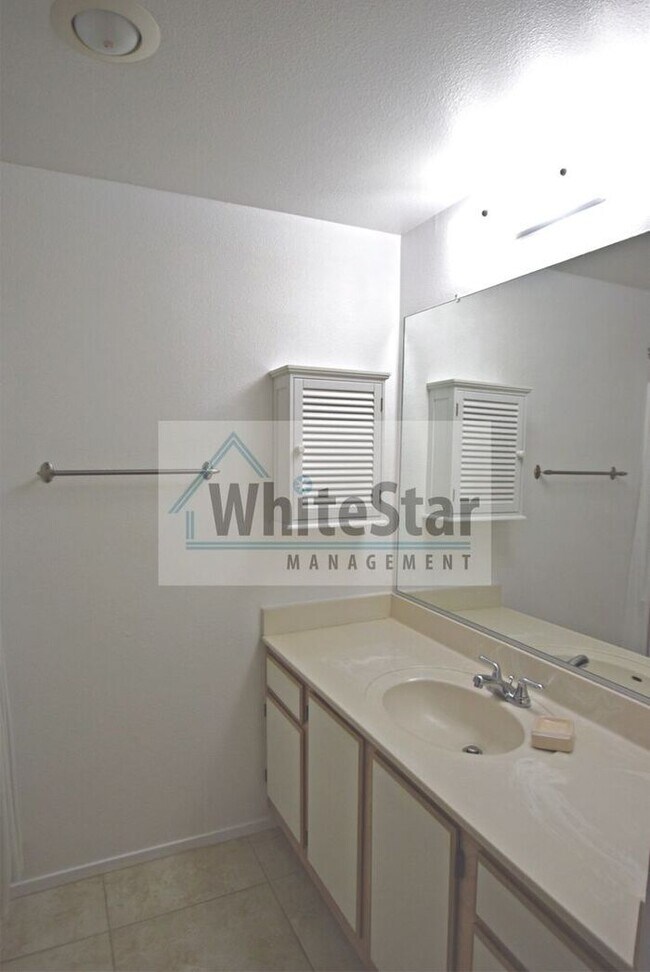 Building Photo - 55+ Older Community, 2 Bedroom 2 Bath Condo