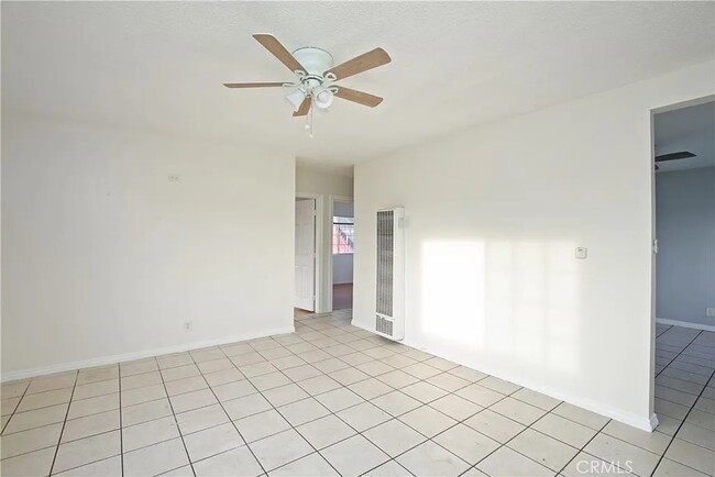 Living room - 2538 Malabar St