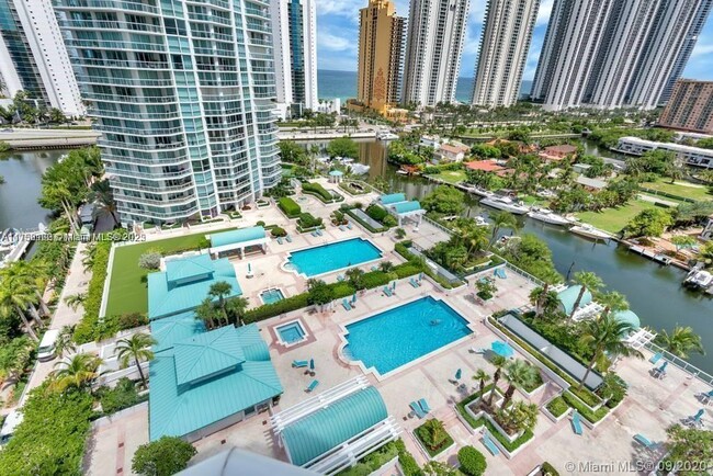 Foto del edificio - 16500 Collins Ave