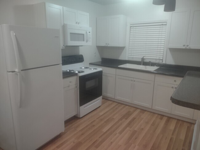 Foto del edificio - 3022 Earhart Rd