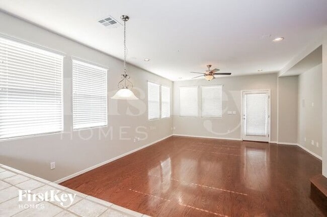Foto del edificio - 3248 W Perching Bird Ln