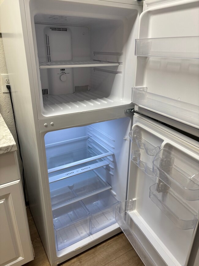 Building Photo - 1075 W State St