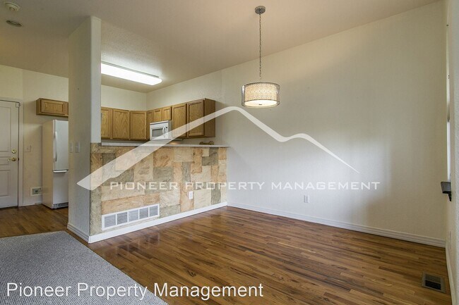 Foto del edificio - 2 br, 2.5 bath House - 691 S. Depew St