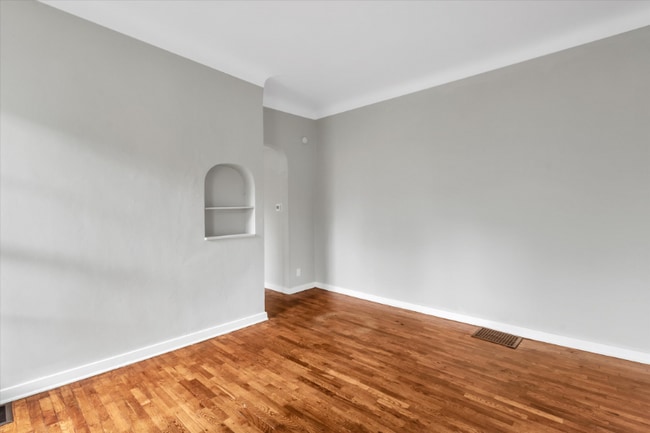 Building Photo - 809 W Cedar St