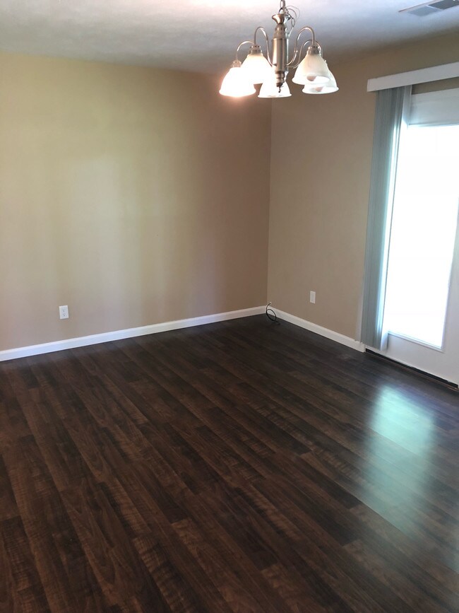 Building Photo - 112 S McVicker Dr