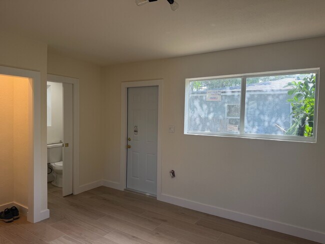 Foto del edificio - 13845 NW 6th Ave