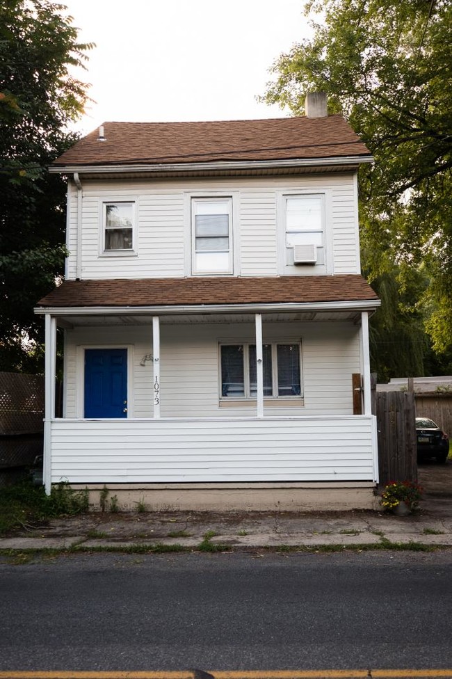 Building Photo - 3 bedroom in Easton PA 18042