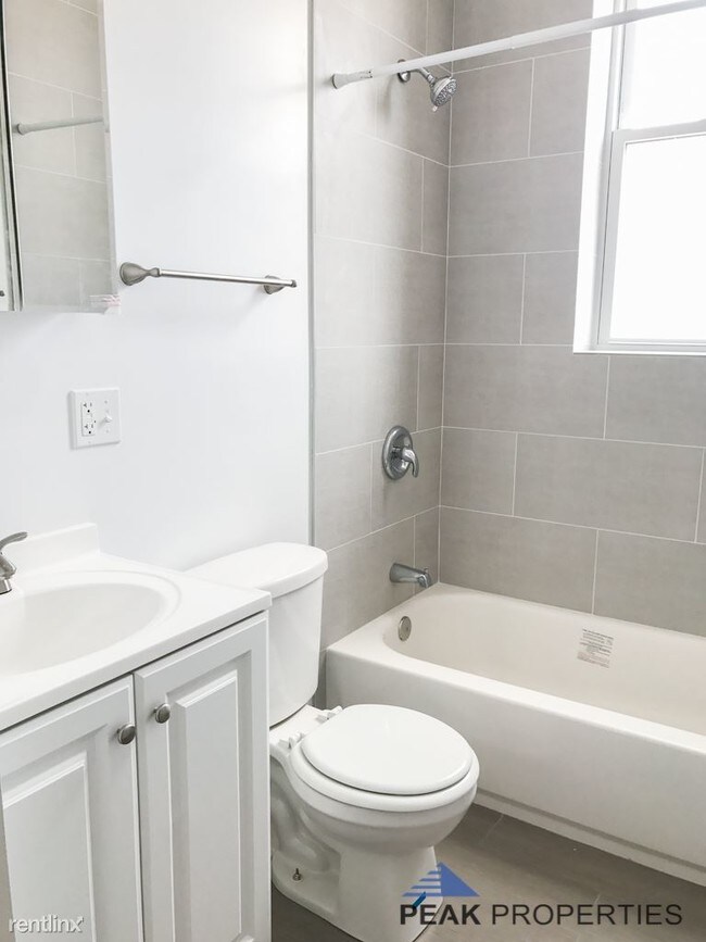 Building Photo - 2 br, 2 bath Apartment - 3945 N Janssen Ave