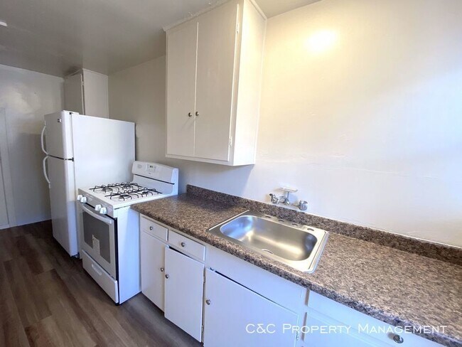 Building Photo - Pet Friendly Studio in South Salinas