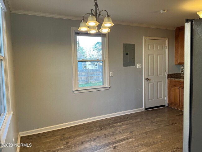 Building Photo - 113 Armstrong Dr