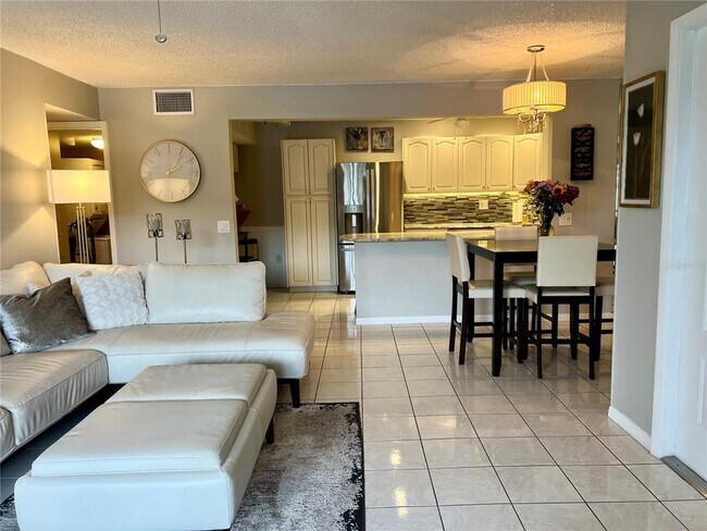 Foto del edificio - 1151 Pine Ridge Cir W