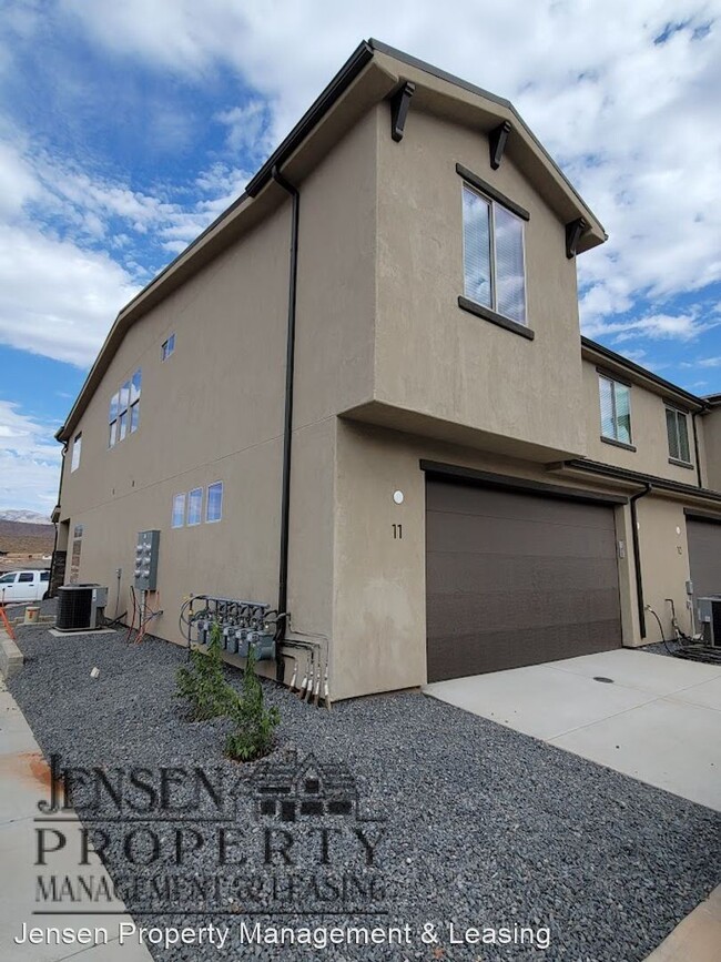 Building Photo - 4 br, 2.5 bath House - 687 South Guy Lane ...