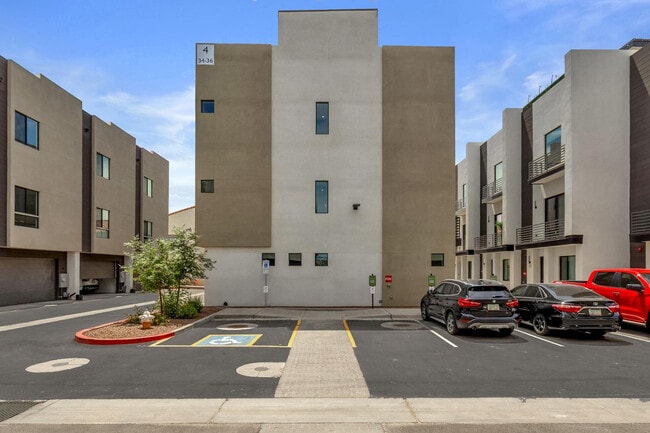 Foto del edificio - 4220 N 32nd St