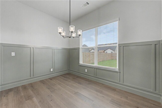 Building Photo - 1081 Mammoth St