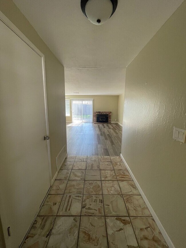 Foto del edificio - 635 ASBURY LANE, FAIRFIELD