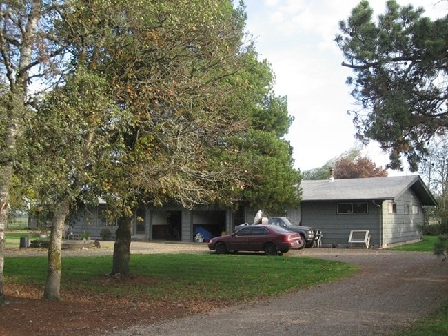 Building Photo - 34213-34231 Riverside Dr SW
