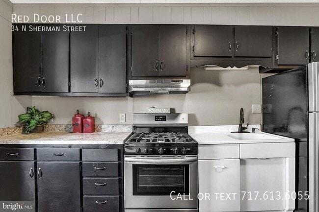 Building Photo - 34 N Sherman St