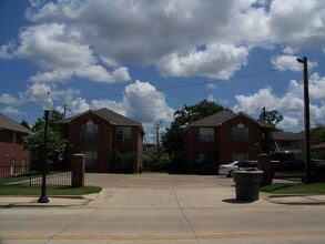 Building Photo - 3901 College Main St