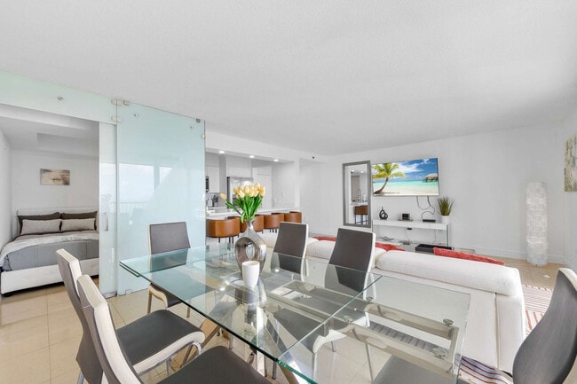 Building Photo - 1200 Brickell Bay Dr