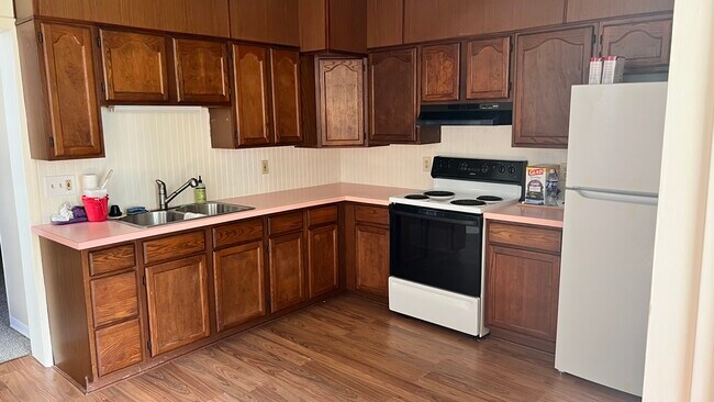 Cocina completa con conexión para lavadora y secadora. - 560 Walnut St