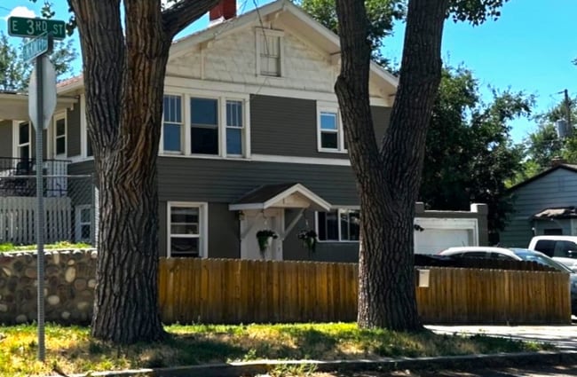 Building Photo - 945 E 3rd St